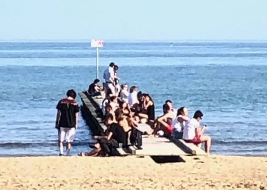 BARON - TOMMASELLA - JESOLO - SPIAGGIA DOMENICA 17 - PONTILE PIENO DI GENTE