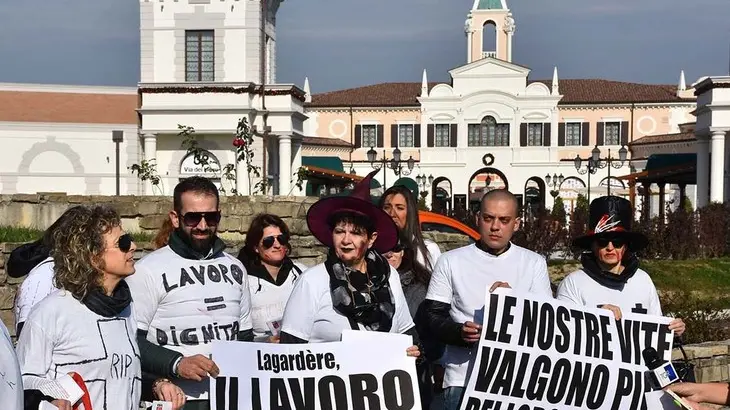 COLUCCI - DINO TOMMASELLA - NOVENTA DI PIAVE - PROTESTA DEI DIPENDENTI DELLA RISTORAZIONE DEL GRUPPO LEGARDERE