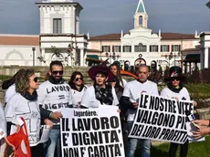 COLUCCI - DINO TOMMASELLA - NOVENTA DI PIAVE - PROTESTA DEI DIPENDENTI DELLA RISTORAZIONE DEL GRUPPO LEGARDERE