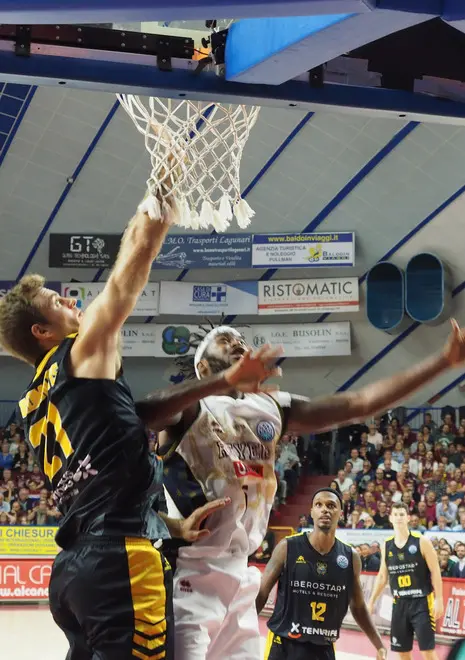 Foto Agenzia Candussi/Cruccu/Palasport Taliercio, Mestre / Reyer VS Tenerife, nella foto Stone