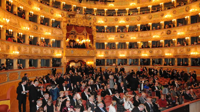 La sala della Fenice poco prima dell'inizio del Boccanegra (foto Interpress)