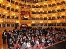 La sala della Fenice poco prima dell'inizio del Boccanegra (foto Interpress)