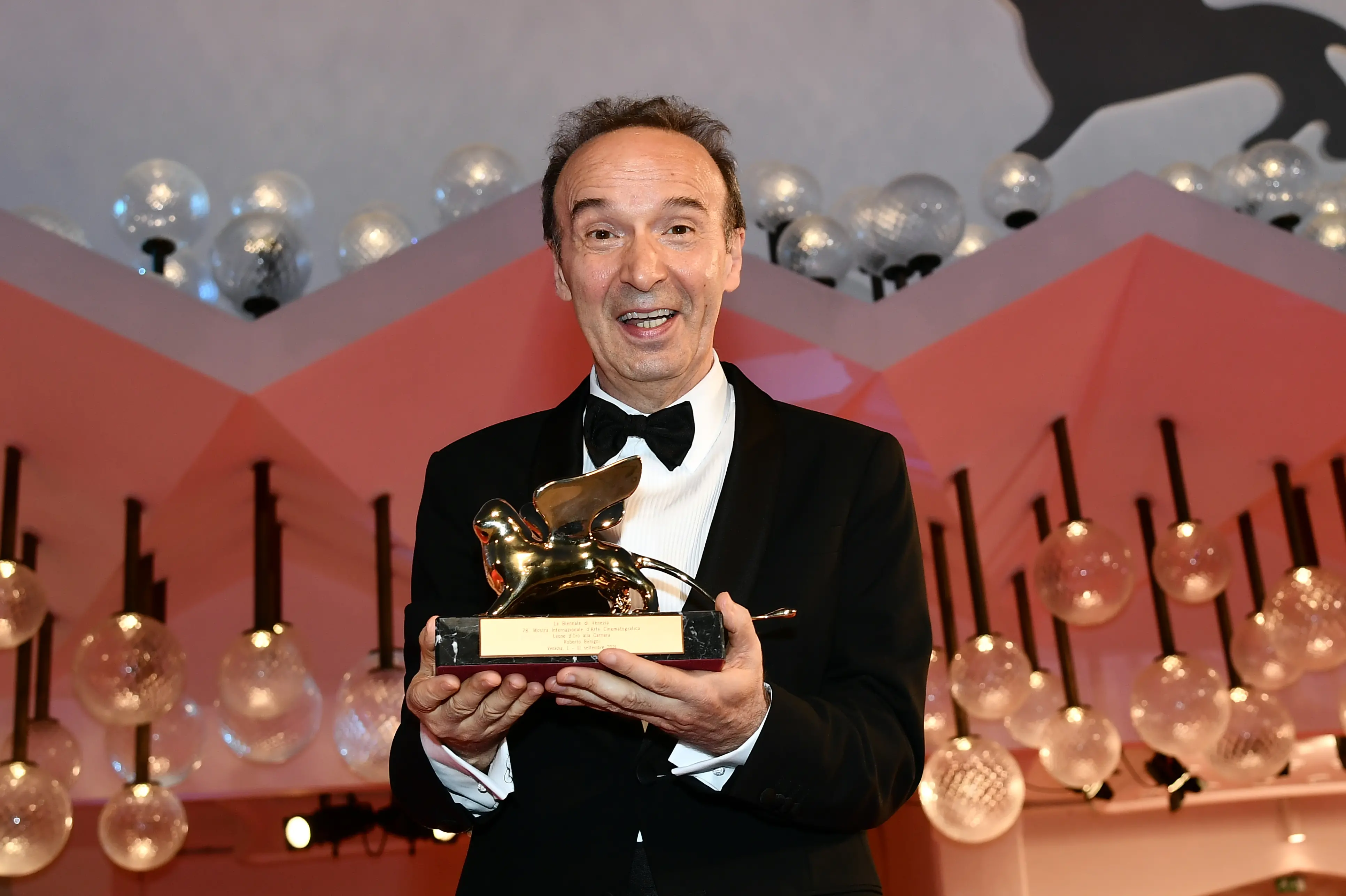 01/09/2021 Biennale di Venezia, 78 Mostra Internazionale d' Arte Cinematografica, red carpet per la cerimonia di apertura, nella foto Roberto Benigni con il Leone d'Oro alla carriera