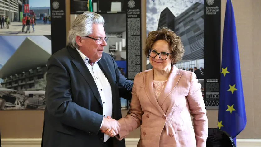 Università Ca' Foscari e MARE firmano uno storico protocollo d'intesa : Frank Gotthardt e Tiziana Lipiello (Foto Agenzia Pòrcile/Buso)