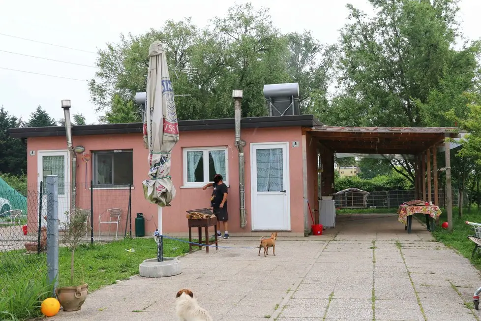 Foto Agenzia Candussi/ Morsego/ via del granoturco, Favaro Veneto/ sopralluogo al campo Sinti.