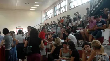 La palestra del Gritti affollata di insegnanti in cerca di supplenze