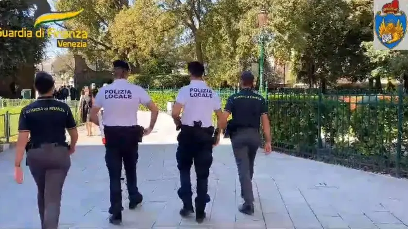 Operazione della Finanza contro l'abusivismo nel settore del turismo