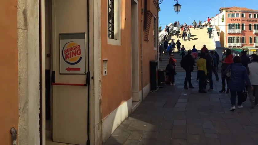 Interpress/ 01.11.2015.- Burger King ponte degli Scalzi