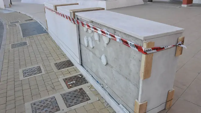 FG SCATOLIN PORTOGRUARO VIA ZAPETTI CADE LASTRA DI RIVESTIMENTO