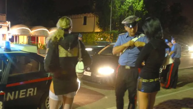 MESTRE 27/09/2006 Via Terraglio Operazione Carabinieri sulla prostituzione (c) Bertolin M. richiesto da MION - MESTRE 27/09/2006 Operazione Carabinieri sulla prostituzione