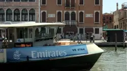 Un vaporetto "sponsorizzato"