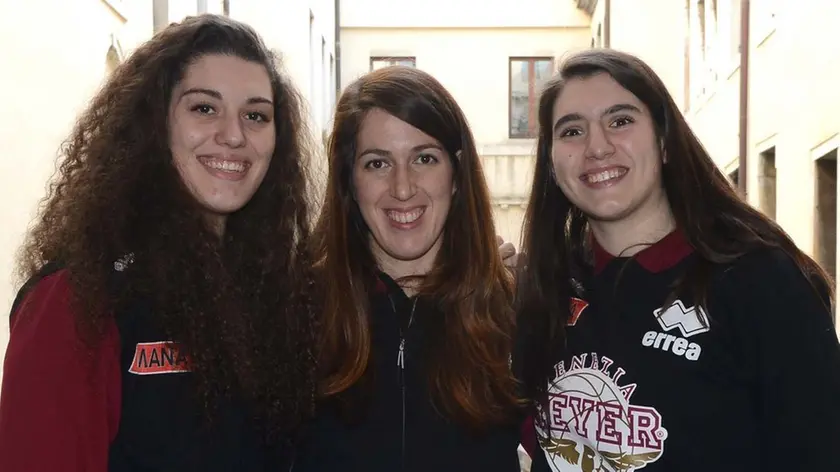Interpress/M.Tagliapietra Venezia 20.02.2017.- Presentazione Final Four di Coppa Italia, Basket femminile, Comune di Venezia. Nella foto le 3 atlete convocate in Nazionale: da sx Lorela Cubaj, Martina Sandri, Sara Madera.
