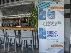 La ricerca di personale stagionale a Jesolo si fa anche con i totem informativi