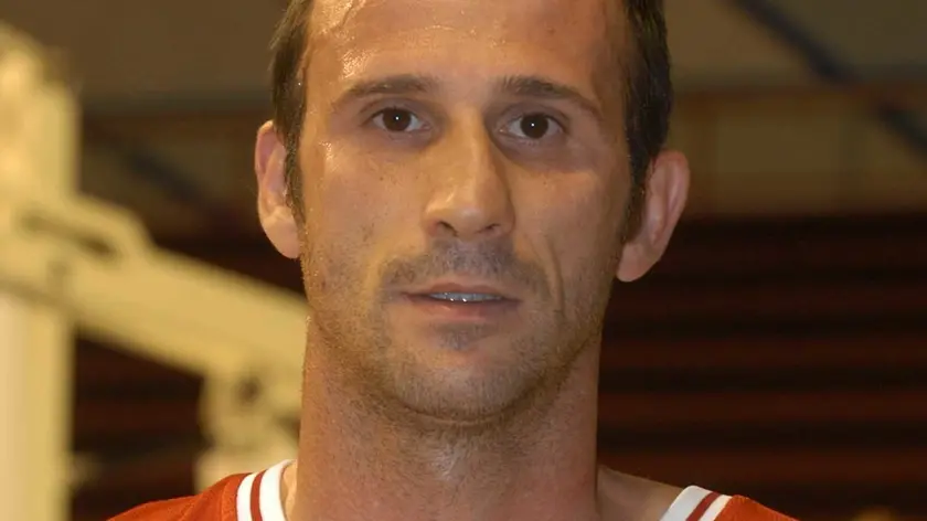MESTRE 06/09/2005 Palasport Taliercio basket maschile JesoloSanDona' Smile nella foto Binotto Franco (C) Bertolin Matteo richiesto da LAZZARINI MESTRE 06/09/2005 Palasport Taliercio basket maschile JesoloSanDona_ Smile