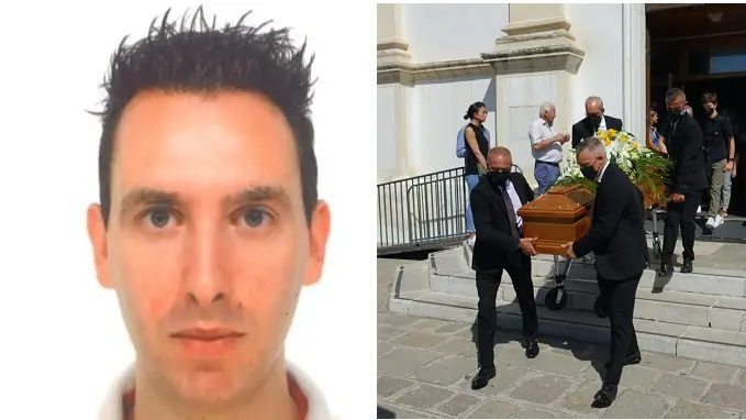 L'uscita del feretro di Marco Stevanato, morto a 43 anni (foto Pòrcile)