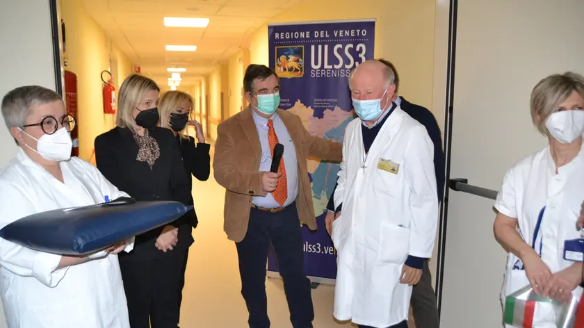 Il taglio del nastro del nuovo reparto di Urologia a Dolo (foto Pòrcile)