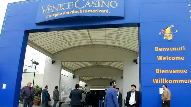 Ca' Noghera 17/03/01 Venice Casino' sciopero dipendeti (C) Bertolin M. richiesto da Ferraro