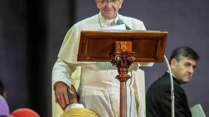 26/10/2013 Città del Vaticano Piazza San Pietro, celebrazione della Giornata della Famiglia nella foto papa Francesco con un bambino che per buona parte del discorso gli Ã¨ rimasto accanto