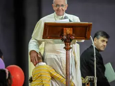 26/10/2013 Città del Vaticano Piazza San Pietro, celebrazione della Giornata della Famiglia nella foto papa Francesco con un bambino che per buona parte del discorso gli Ã¨ rimasto accanto