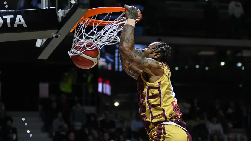 Per Tucker 23 punti e 8 rimbalzi