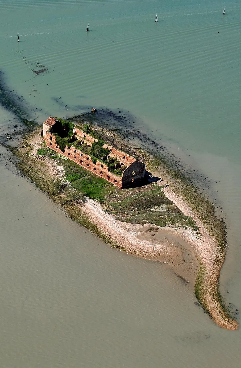 L’ex convento dell’isola di Madonna del Monte, vicino a Mazzorbo