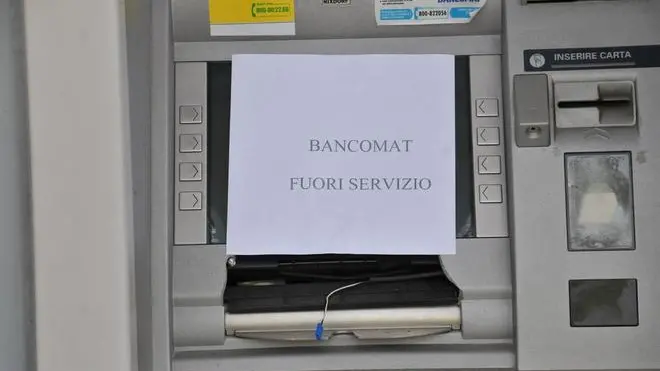 FOTO GAVAGNIN COLUCCI SAN MICHELE AL T.MENTO SALTA BANCOMAT B. POPOLARE DI VERONA