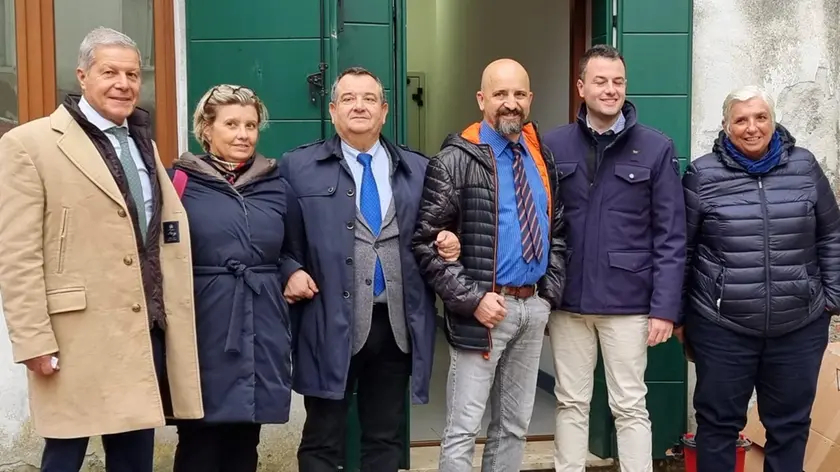La cerimonia di ieri con al centro il dottor Piantanida, il dg Contato e gli assessori Mar e Venturini