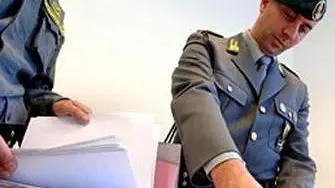 GUARDIA DI FINANZA CONTROLLO DOCUMENTI CONTABILI ISPEZIONE FISCALE - I controlli delle Fiamme Gialle e i dati 2010 In alto le auto della Guardia di Finanza