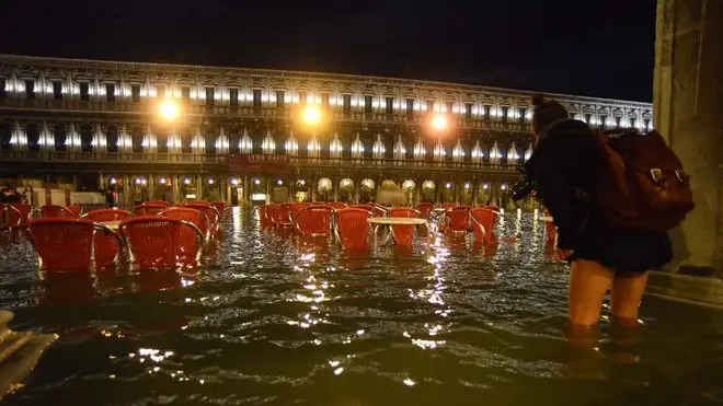 Carrai Interpress/M.Tagliapietra Venezia 28.11.2012.- Acqua alta a Venezia cm 127. Piazza San Marco.