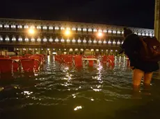 Carrai Interpress/M.Tagliapietra Venezia 28.11.2012.- Acqua alta a Venezia cm 127. Piazza San Marco.