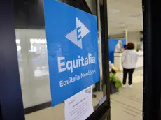 La scritta Equitalia Nord negli uffici degli sportelli per il pubblico di piazza Dante, Genova, 19 settembre. ANSA/LUCA ZENNARO