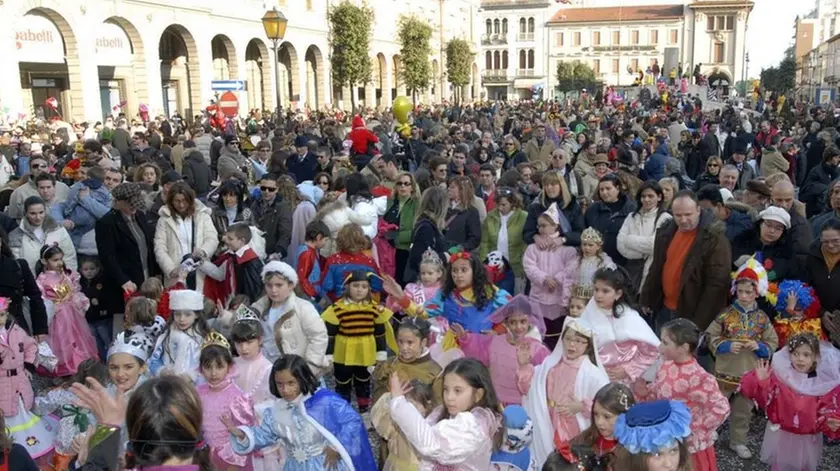 DEPOLO FOTO GAVAGNIN SAN DONA CARNEVALE IN PIAZZA 2007 -