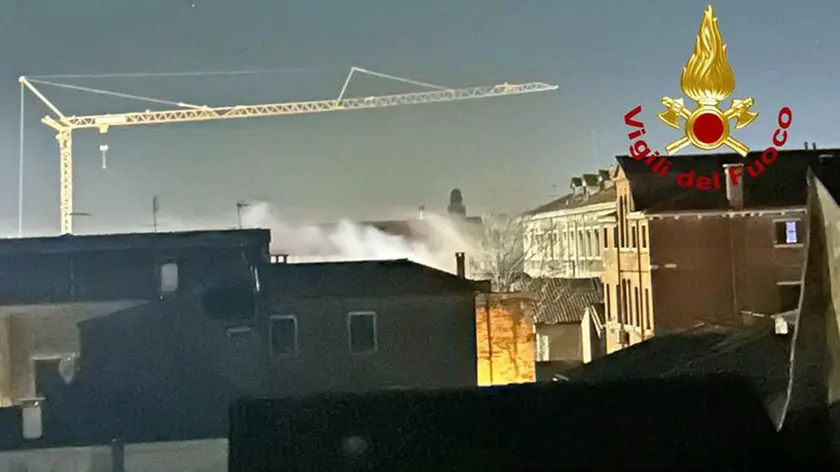 Il bagliore delle fiamme a Murano