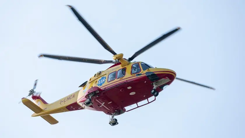 La piccola è stata portata in elicottero all'ospedale di Padova