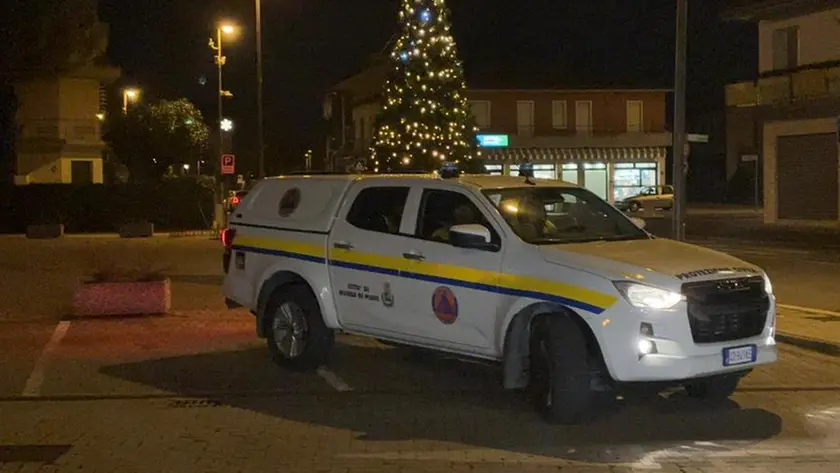 Auto della Protezione Civile durante un pattugliamento