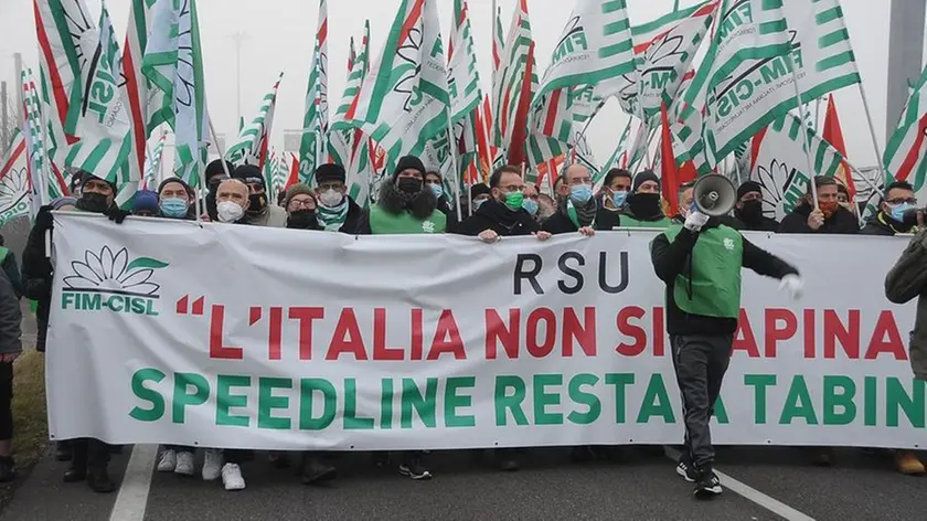 Una manifestazione dei lavoratori di Speedline