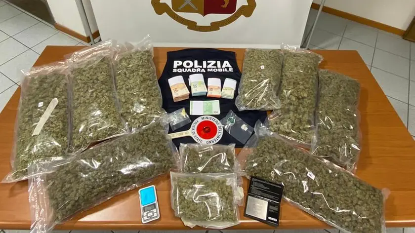 Droga sequestrata durante una retata