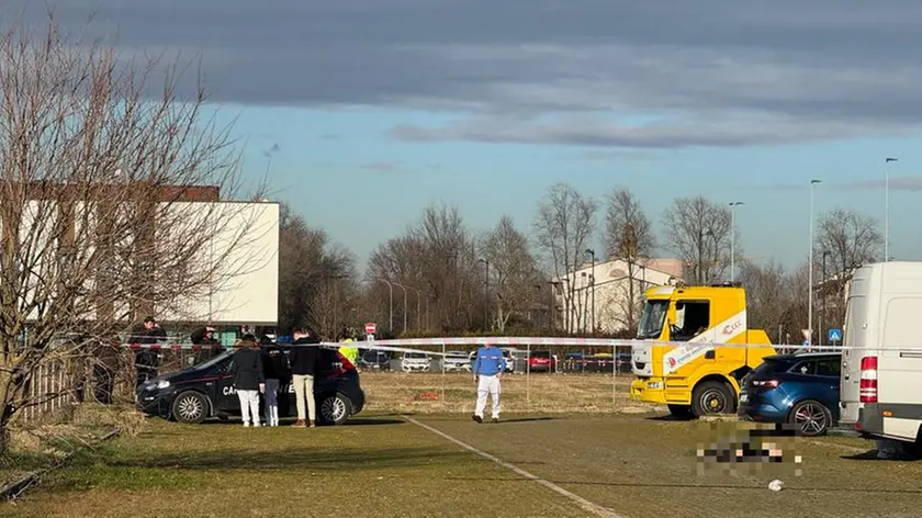 Il parcheggio della stazione Porta Est a Gaggio, teatro della tragedia (foto Agenzia Pòrcile)