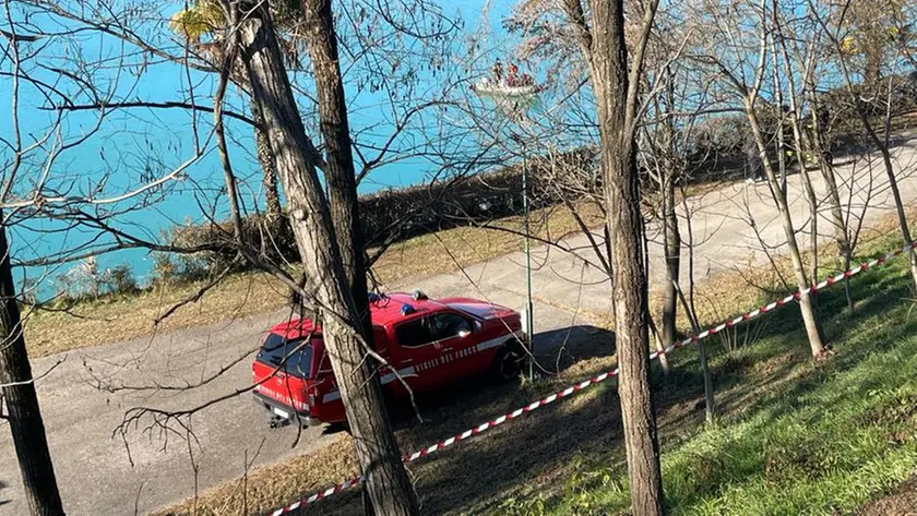 Le ricerche della donna nel lago delle Bandie a Spresiano