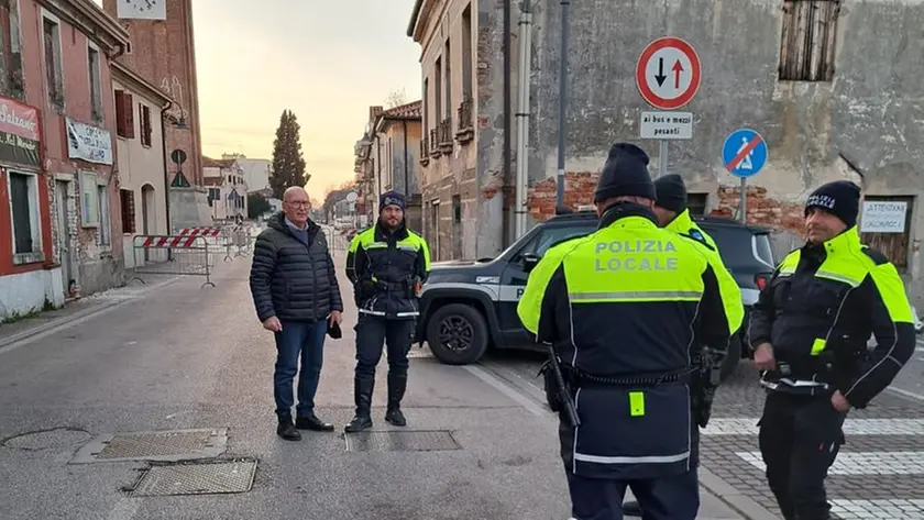 Il sopralluogo del sindaco Luciano Betteto con la polizia locale