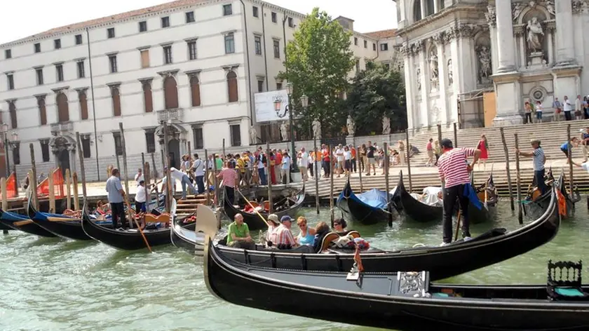 Pronte 7 nuove licenze per gondolieri a Venezia