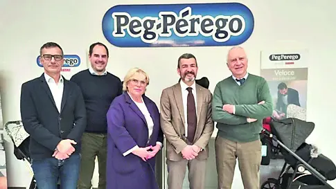 Alberto Teso e Lucia Camata con i responsabili della Peg Perego