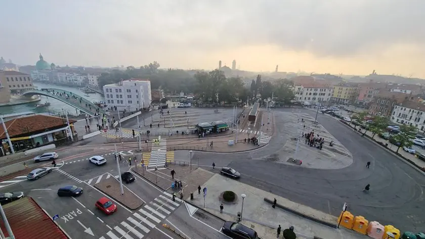 Una veduta aerea di Piazzale Roma, dove si è verificato l’episodio denunciato dal cittadino