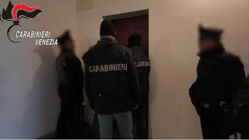 L'operazione dei carabinieri