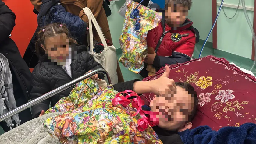 Il piccolo Ahmed in ospedale a Padova con i due fratellini