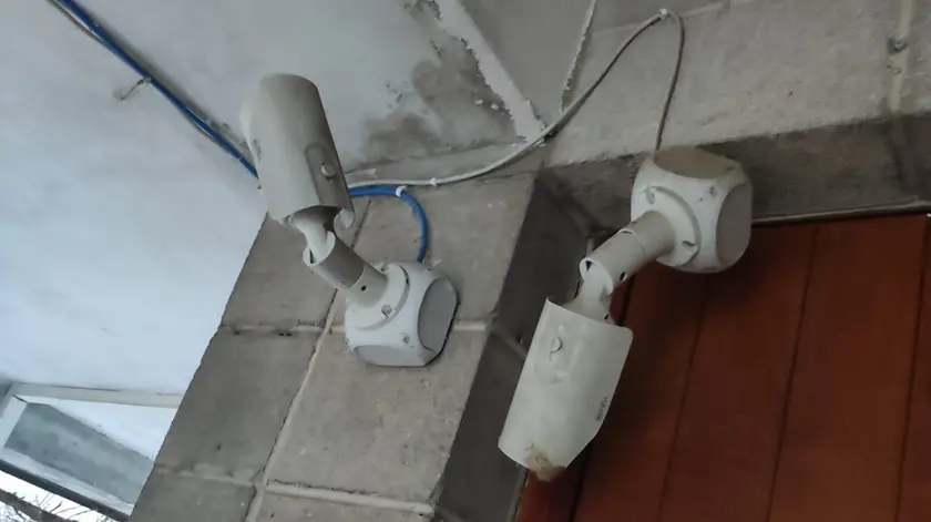 Le telecamere della canonica di via Gagliardi manomesse