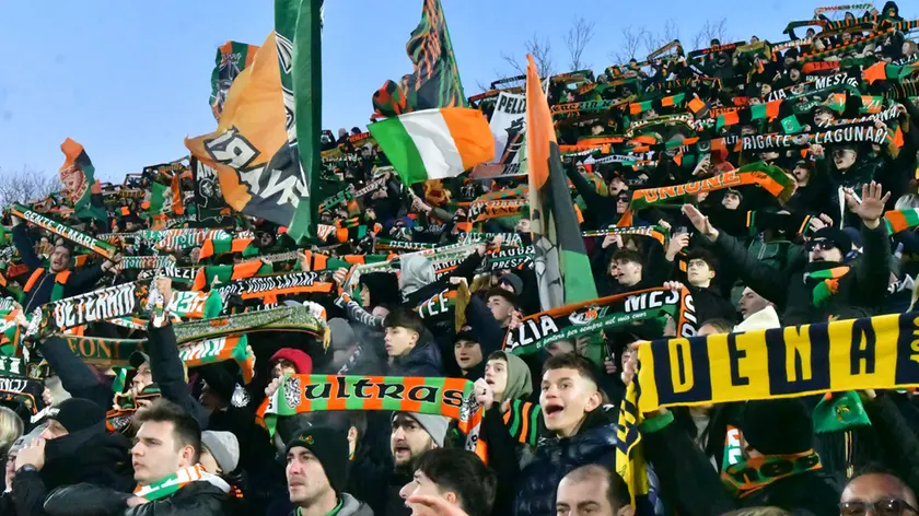 I tifosi del Venezia allo stadio Penzo