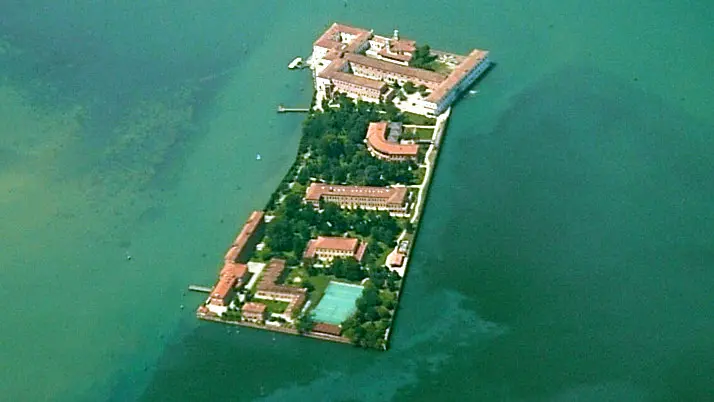 Una veduta aerea dell’isola di San Servolo