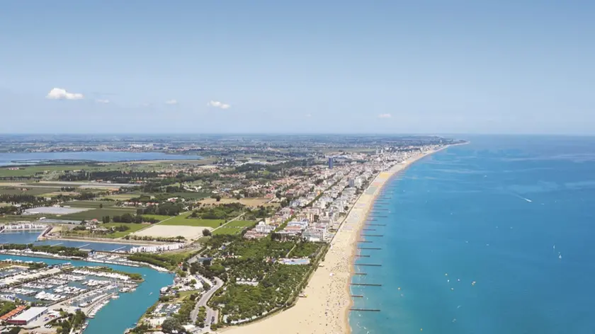 un'immagine dall'alto del litorale di Jesolo