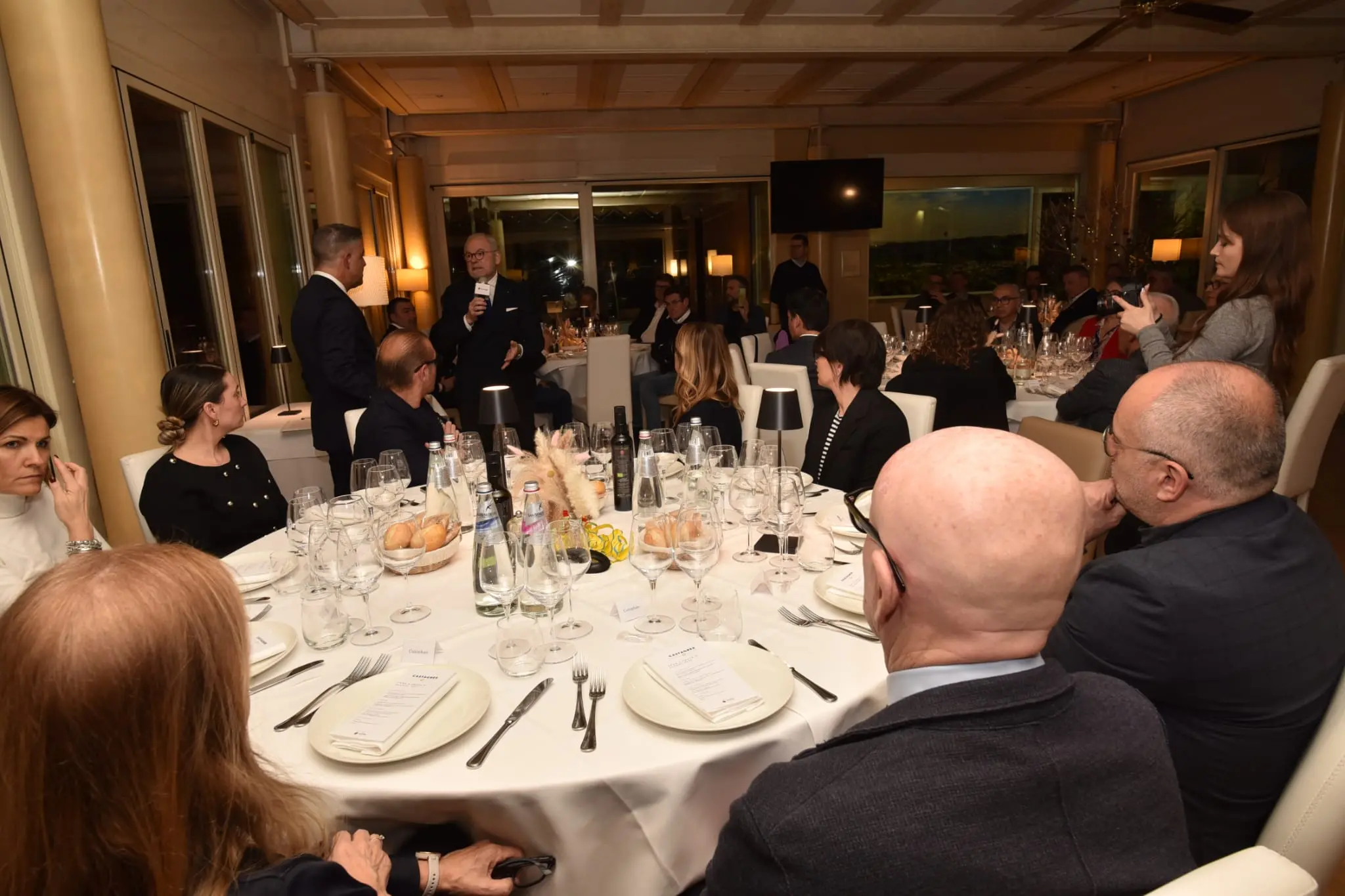 Un momento conviviale durante la cena a prova di alcoltest a Ca' del Poggio